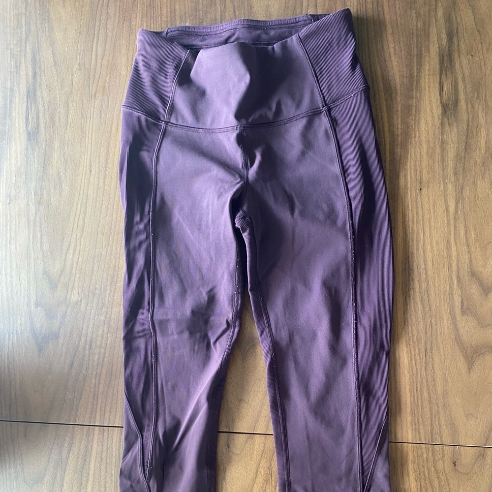 Lululemon deep purple cropped leggings - size 6